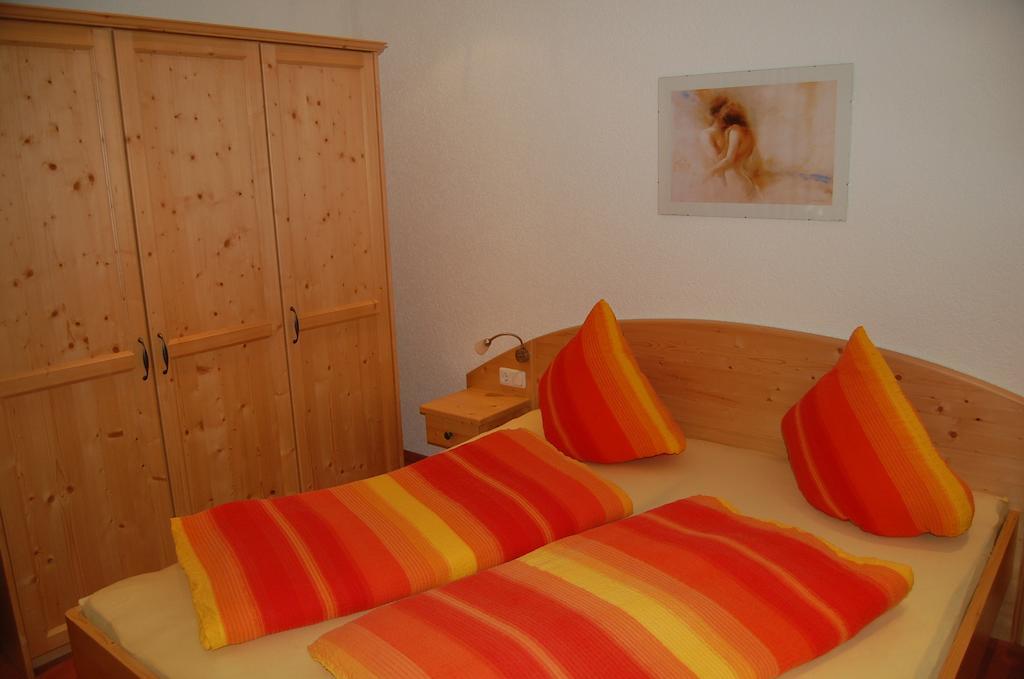 Haus Kinsperger Appartement Klosterle am Arlberg Kamer foto